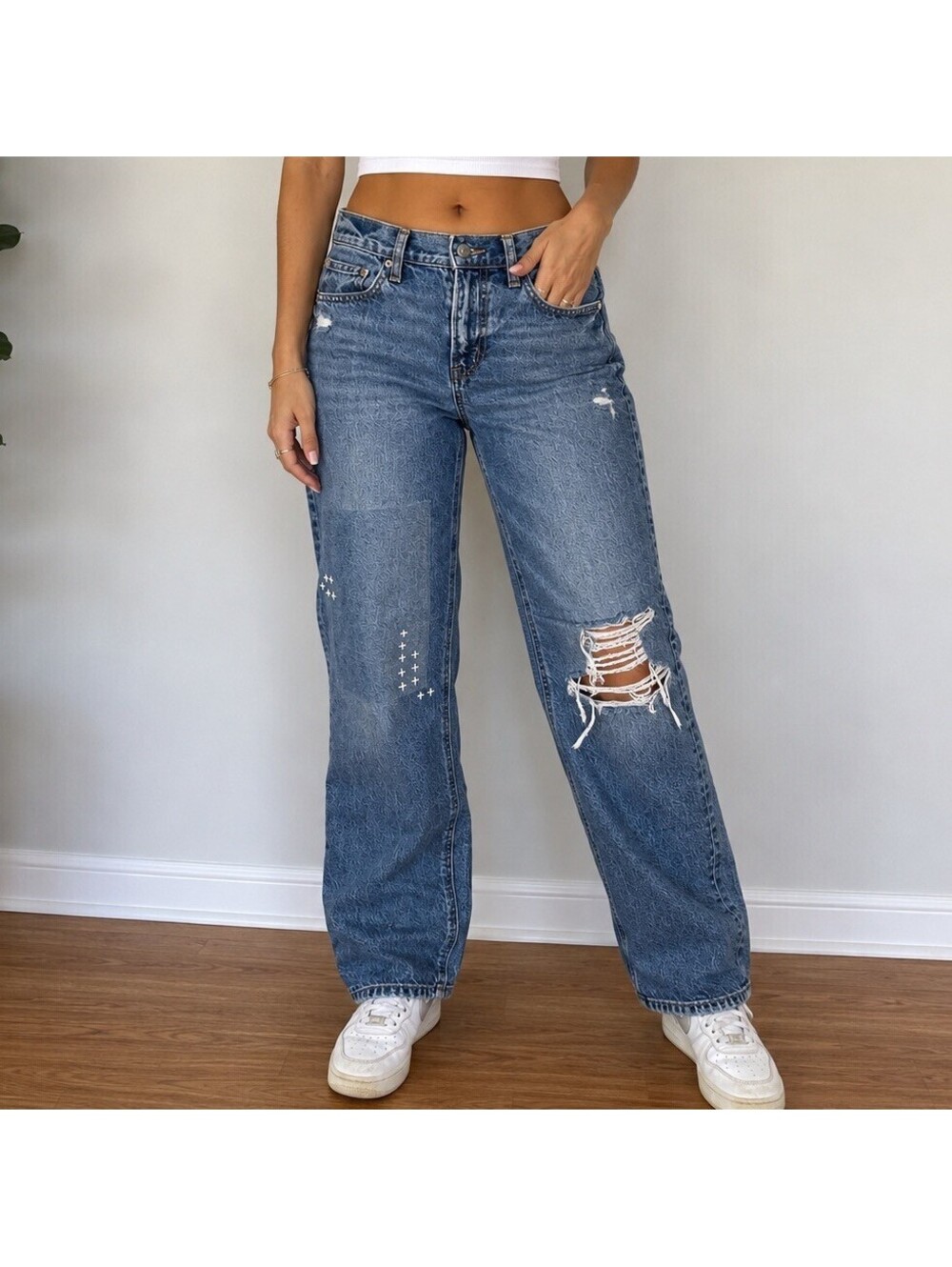 American Eagle 90s Straight Jeans Size 4 Distressed Ripped Medium Wash Y2K - Picture 1 of 9